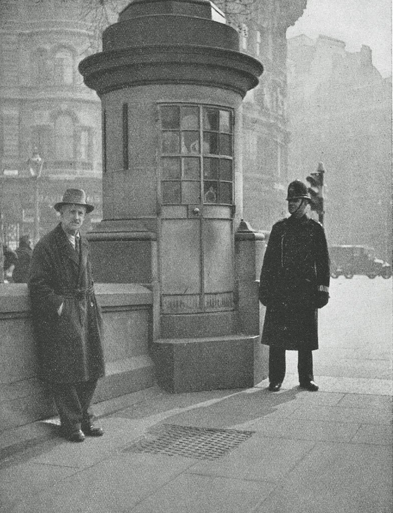 Trafalgar Square in 1930